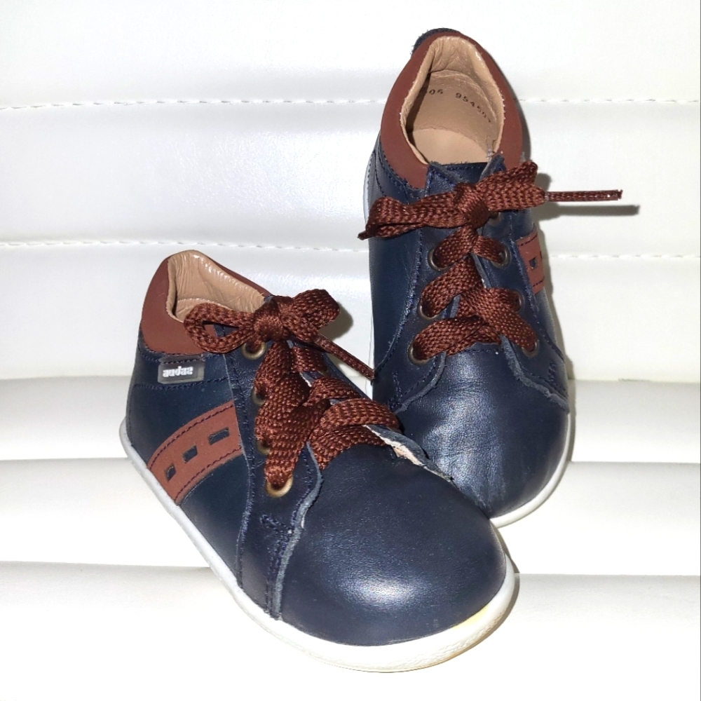 Kid's Shoes: Size 5, Audas